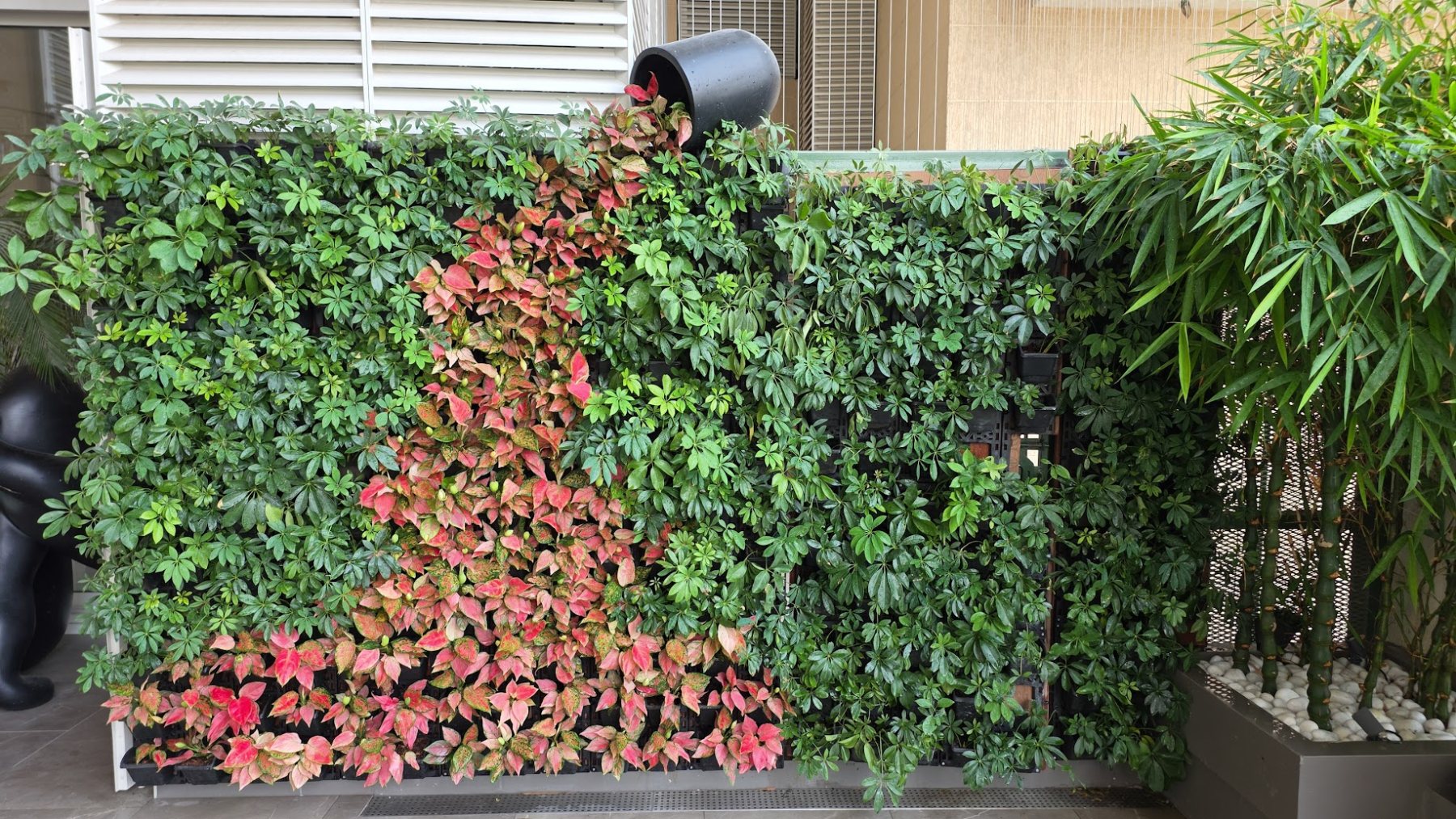 Living vertical garden, Indiabulls Sky Forest residence